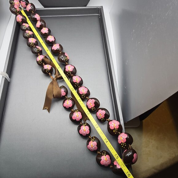 VTG Hawaiian Kukui Nut Lei 30" Brown w/ Hand Painted Pink Hibiscus Ribbon Tie - Picture 7 of 10